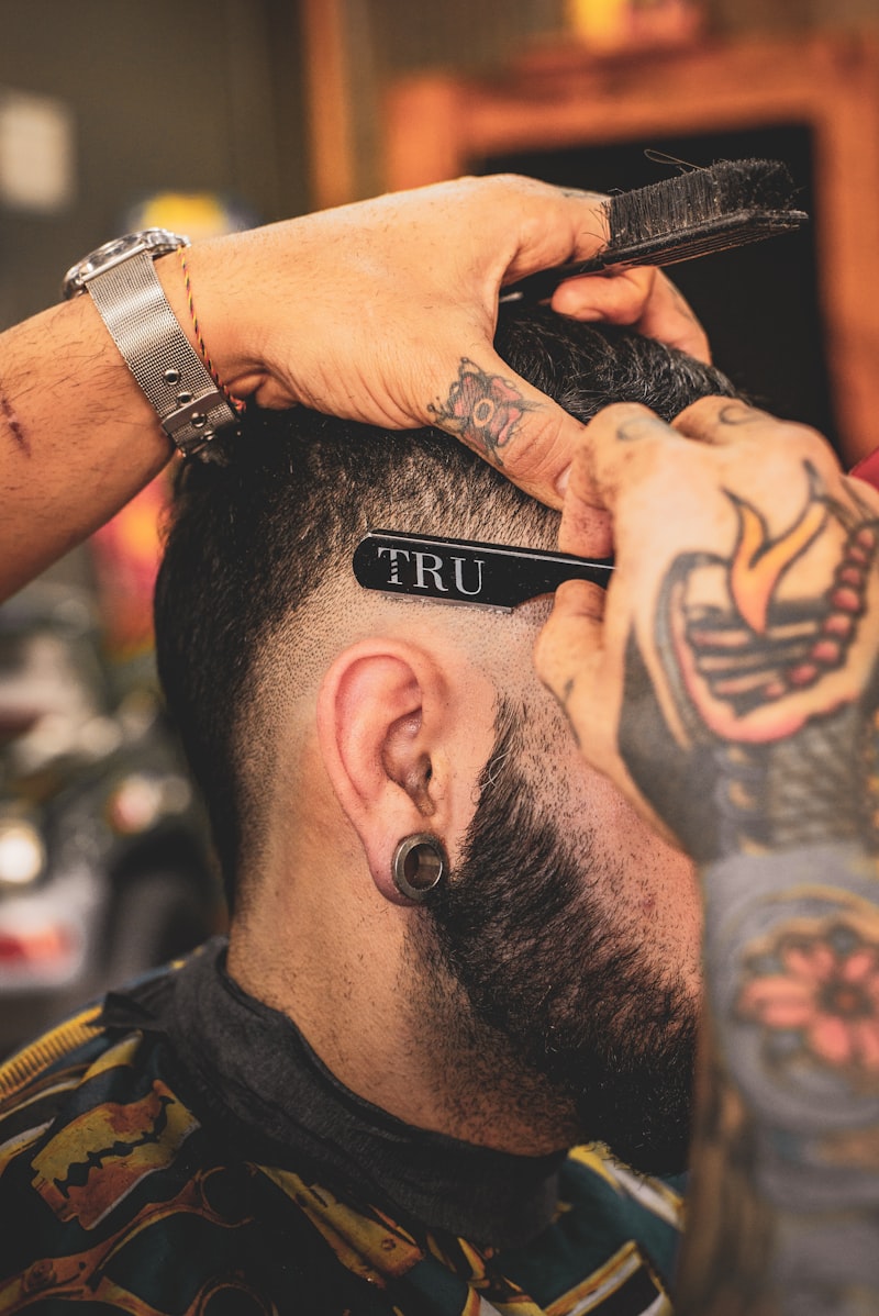 Corte degradê fade de alta precisão com acabamento na lâmina